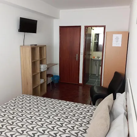 Homestay Alojamento E Mar *